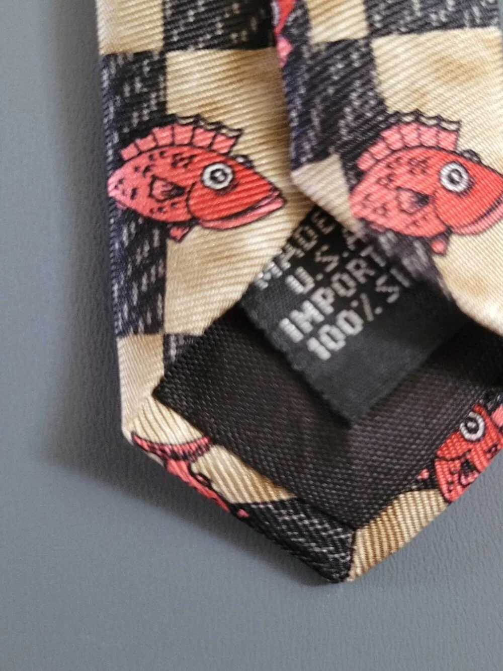 Red Fish Grill Men's 100% Silk Neck Tie Made in USA Animal Print